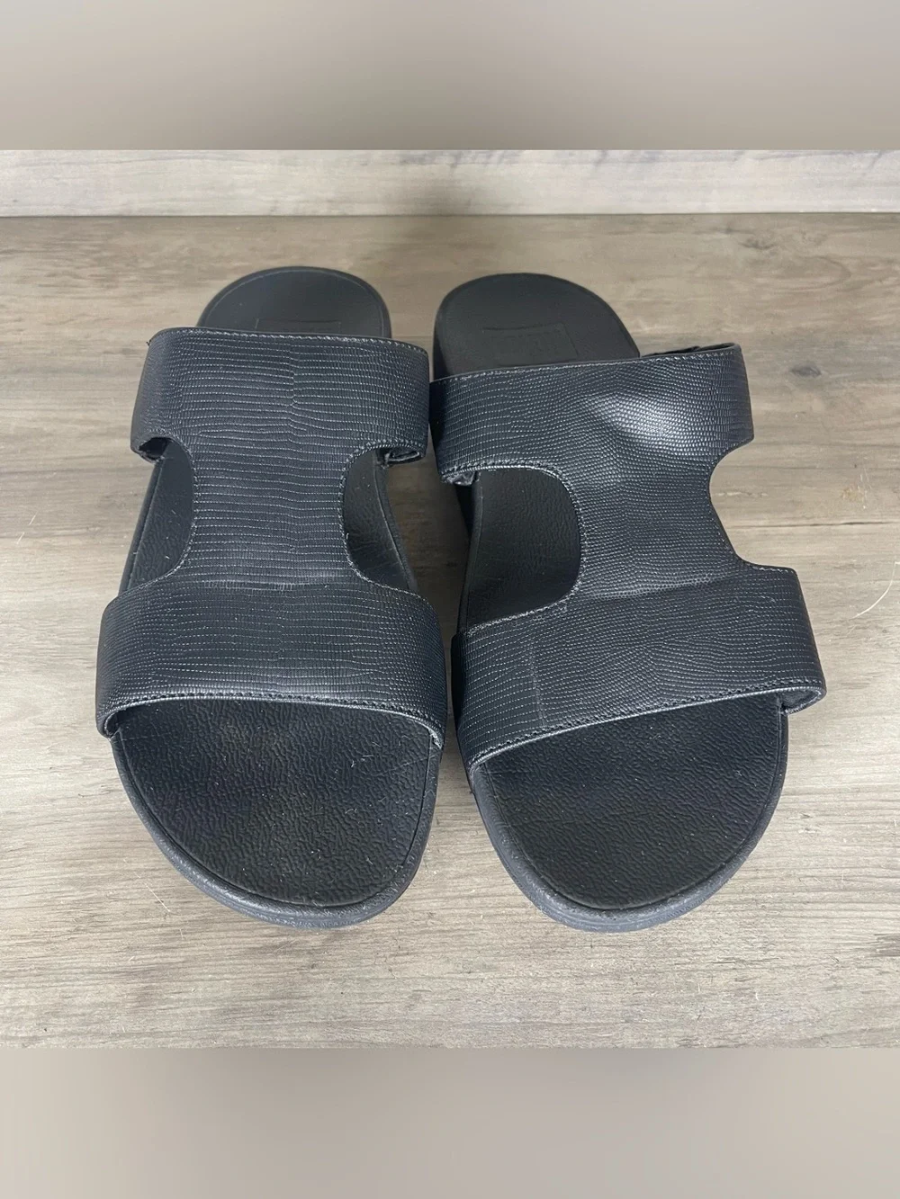 FitFlop H Bar Womens 8 Black Comfort Sandals Strappy Slide Casual Wedge Slip On
